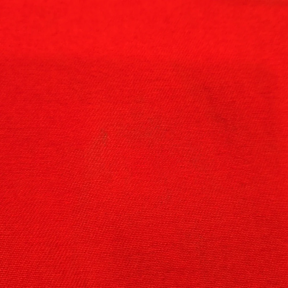 CRATE & BARREL RED APRON. UNISEX.